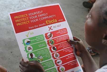 Hoja de propaganda para la prevención de la transmisión del ébola.