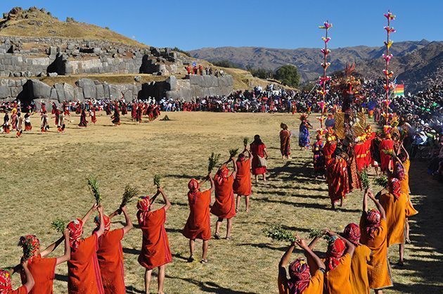 - La ceremonia del Inti Raymi es una de las fiestas que se celebran en junio en honor a la luz. Foto. Ayla Zanini