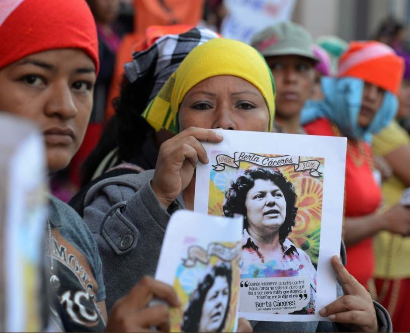 defensoras de los derechos humanos atacadas