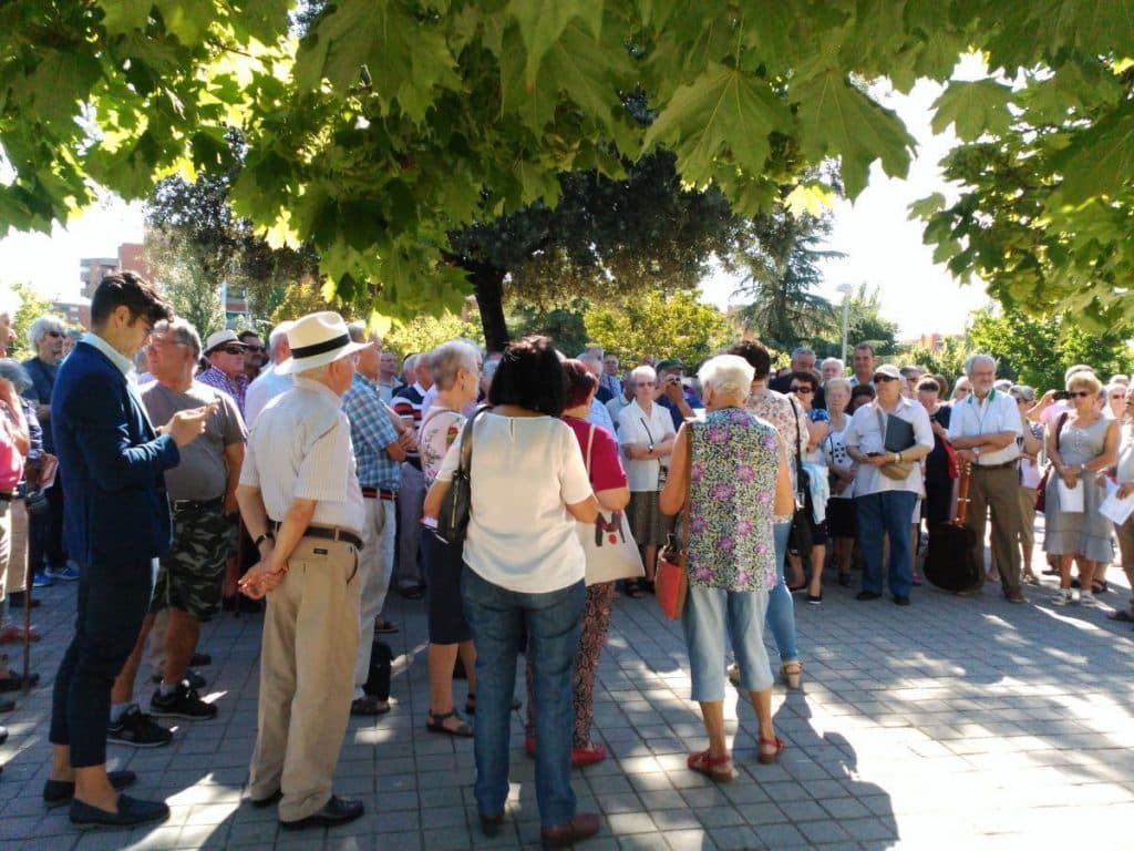 Los Jardines Alberto Iniesta en la Villa de Vallecas homenajean al obispo madrileño