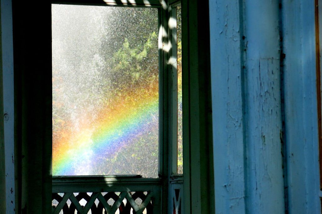 Ventana con Arcoiris. Foto: Manuel Martín Vicente