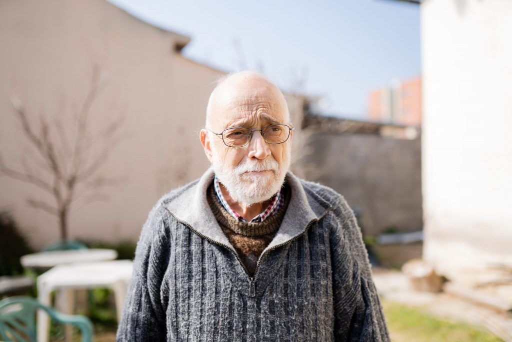 Arcadi Oliveres retratado en Sant Cugat en febrero de 2021, pocos meses antes de su muerte. Foto: Frederic Esteve