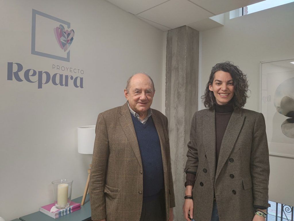 Miguel García-Baró con Lidia Troya, una de sus principales colaboradores en Repara Foto: Repara